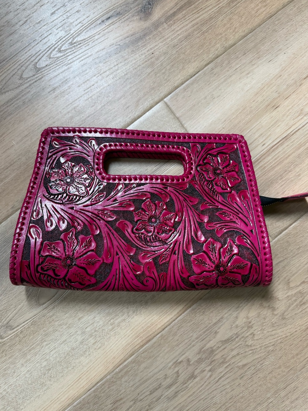 NEW Que Chula Sobre Chico Pink tooled leather handbag